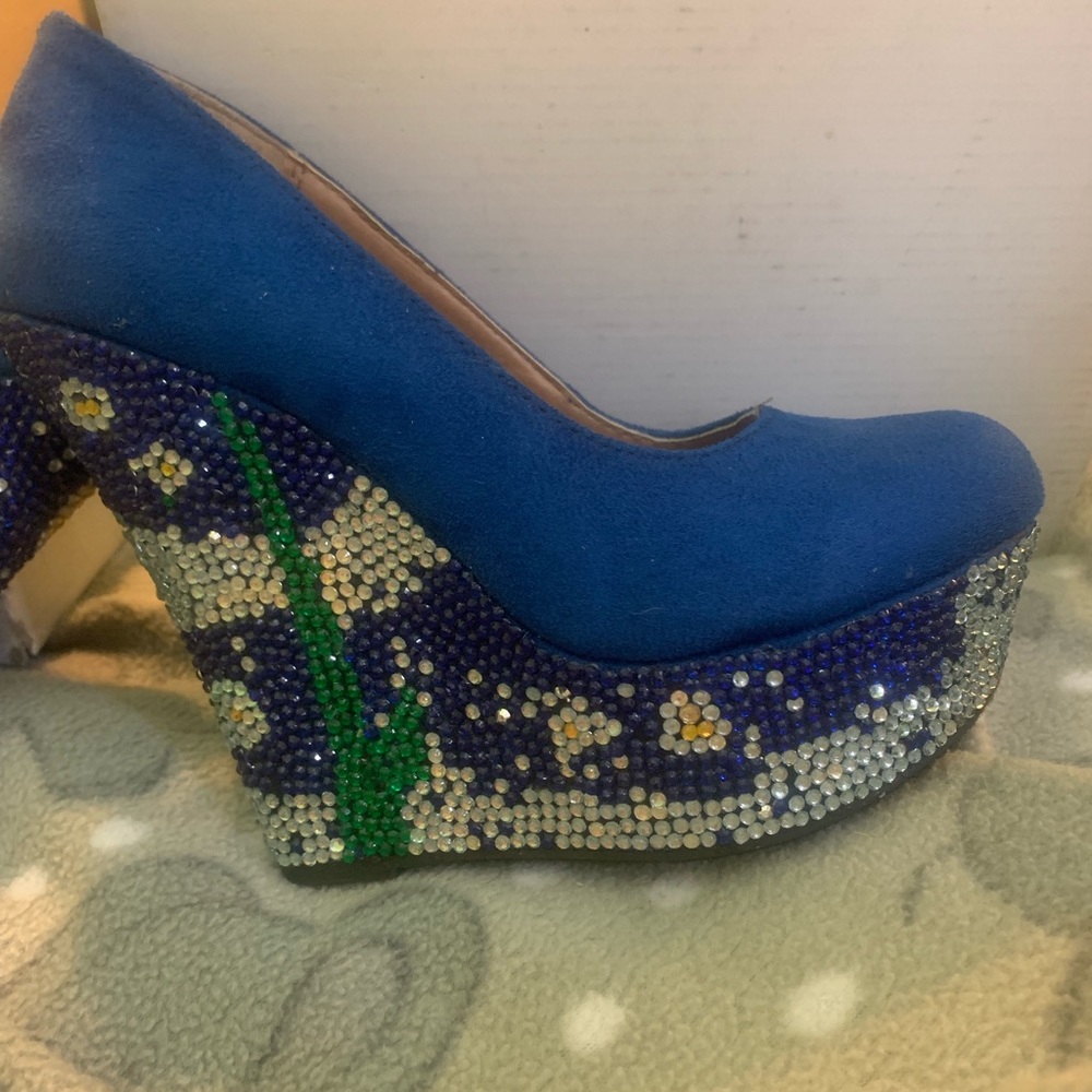 Designer shoes. Never worn. Size 5.5US.